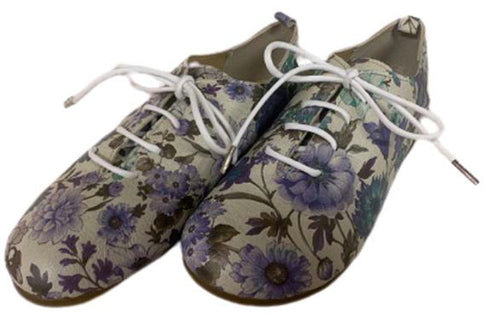 【かぼちゃの馬車 CA-15FL ブルー】フラワー柄の靴紐シューズ