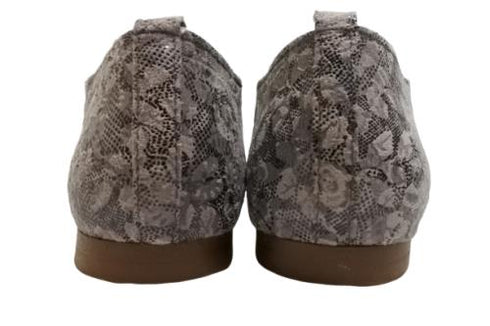 【かぼちゃの馬車 CA-15FL グレー】フラワー柄の靴紐シューズ