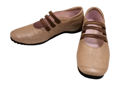 【…AShiOtO N1540 ライトベージュ】本革超軽量ゴムストラップシューズ